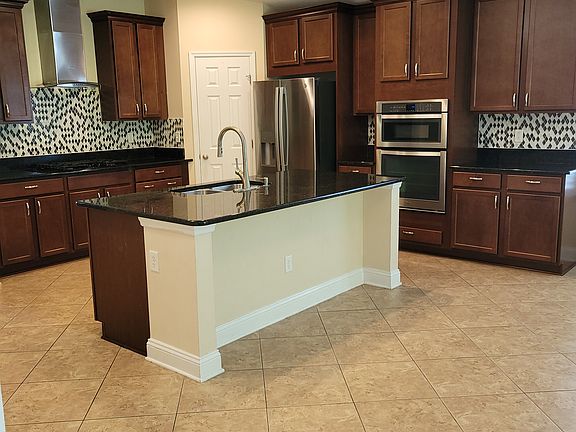 4th image of 31 Willow Winds Pkwy