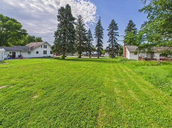 206 E 7th St, Starbuck, MN 56381