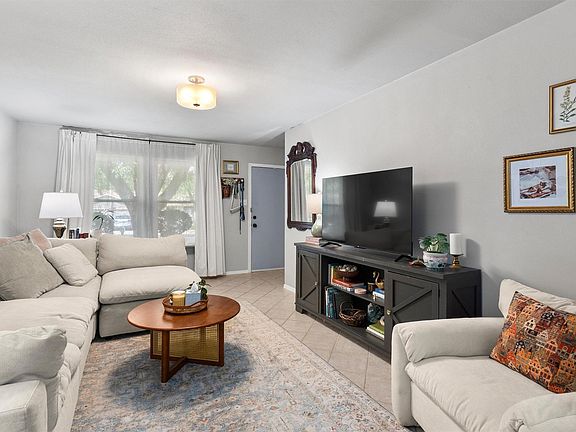 5th image of 3303 Plantation Rd