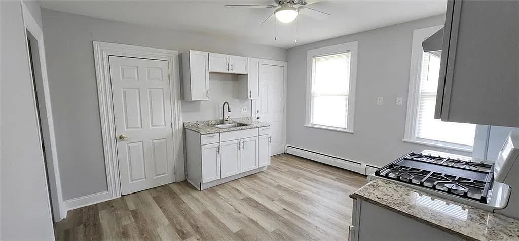 2 bed, 1.0 bath, 868 sqft, $1,800 — Photo 3