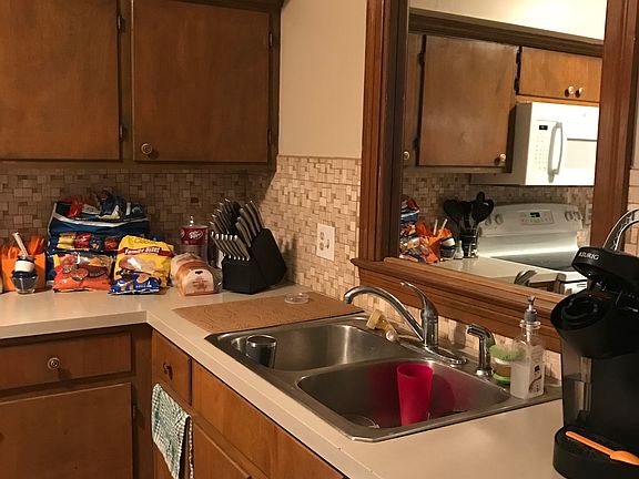 Kitchen w/ large mirror