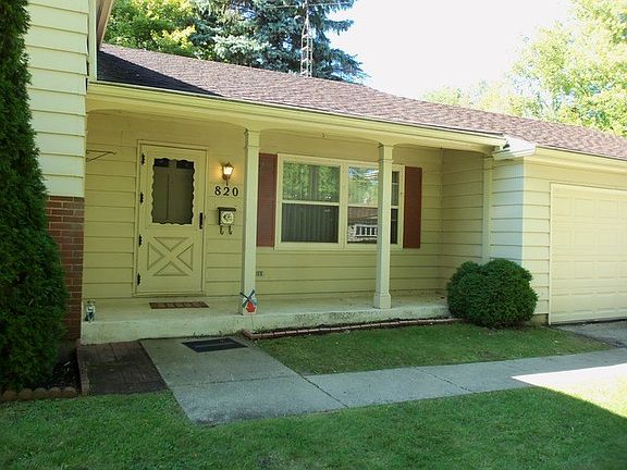 4th image of 820 Gerry St