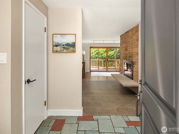 4th image of 11215 Champagne Point Road NE