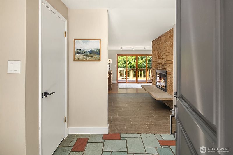 5th image of 11215 Champagne Point Road NE