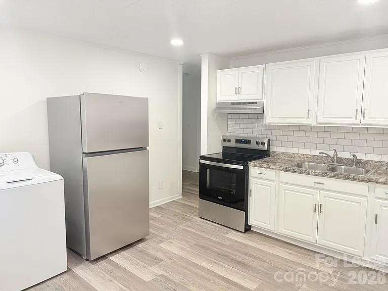 110 N Peterson St — Photo 7