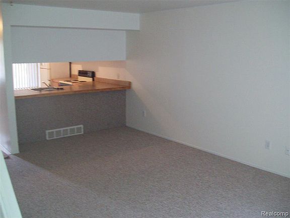 4th image of 1635 Wimbledon Dr #1