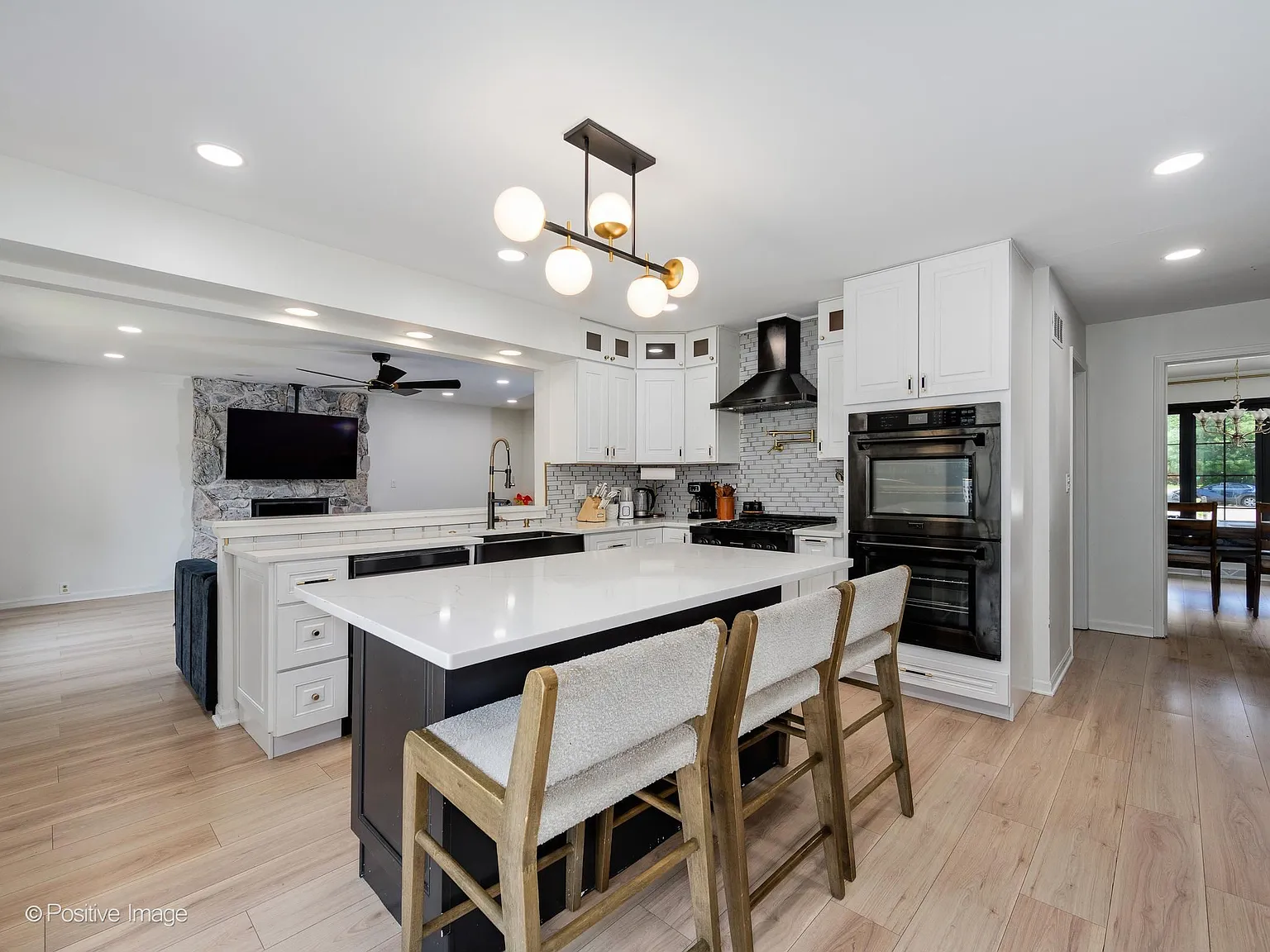 5 bed, 3576 sqft, $3,800 — Photo 3