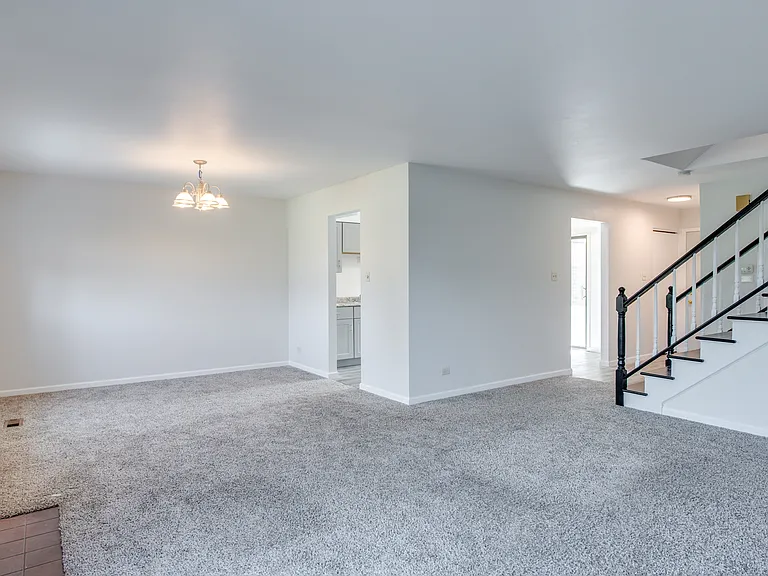 889 Heatherbrook Ct — Photo 8