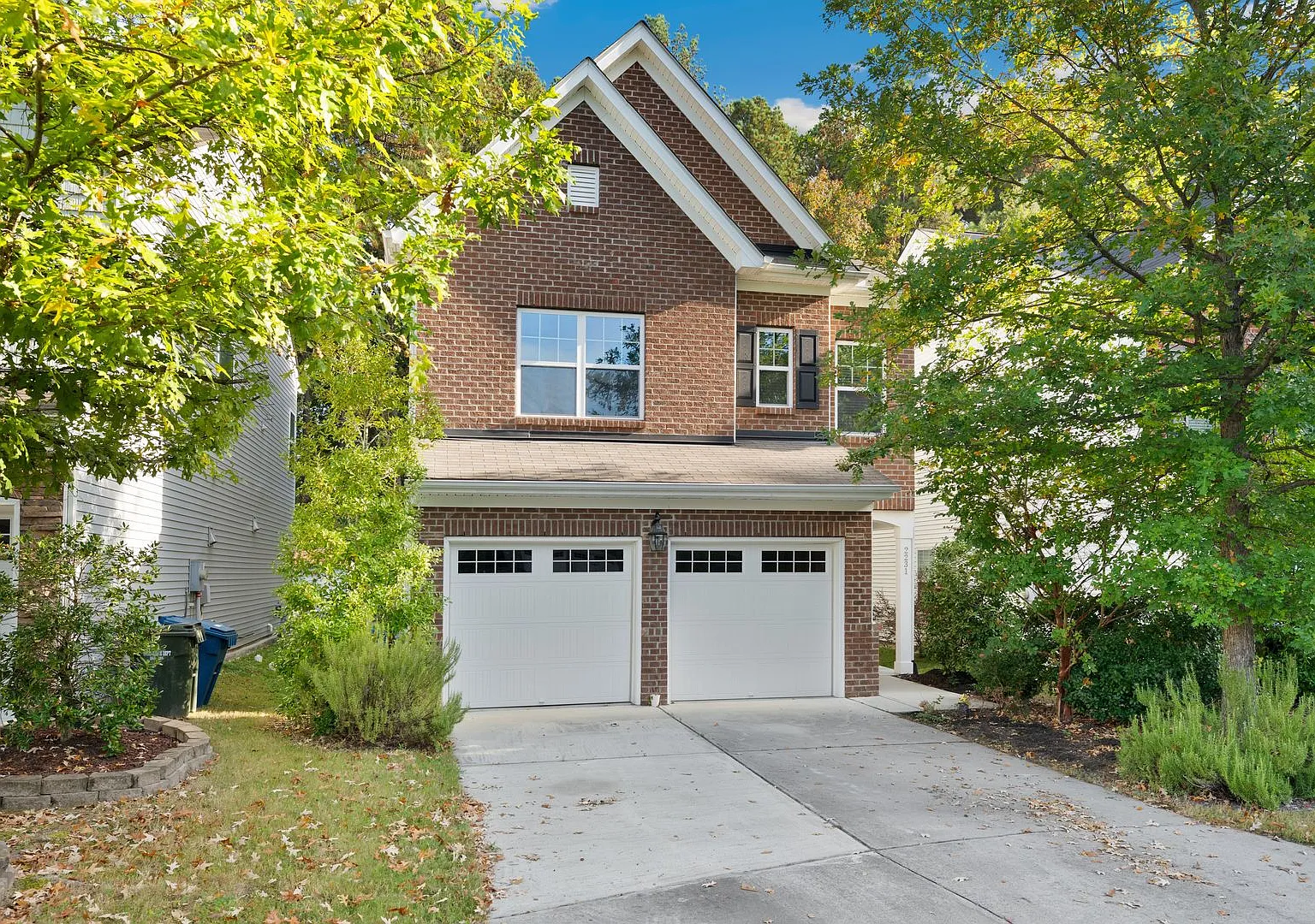 Incredible 3be/2.5ba House In Quiet Neighboorhood — Photo 1