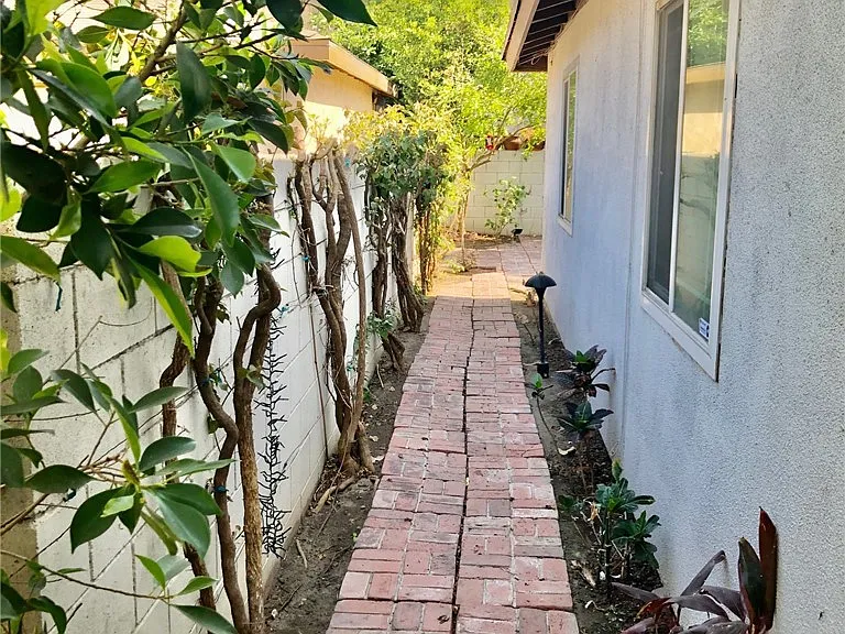2312 Connor Ave — Photo 8