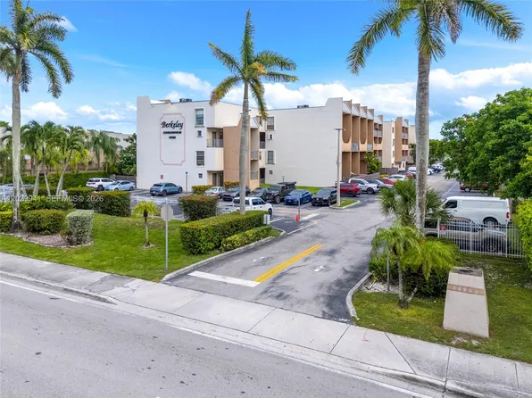 10900 SW 104th St APT 107, Miami, FL 33176