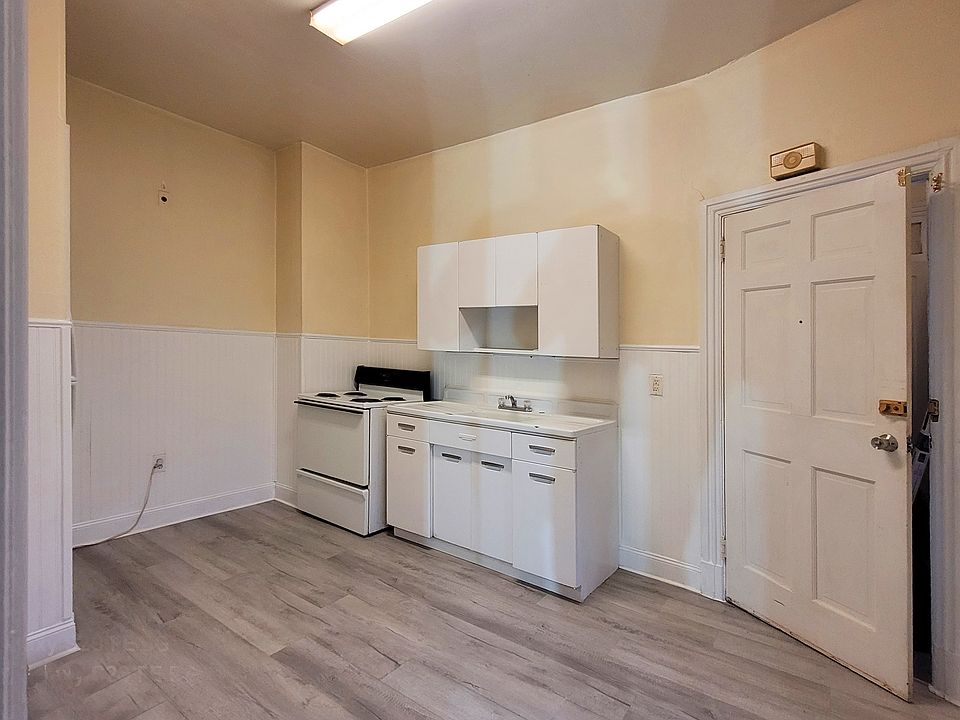 Bright, charming kitchen