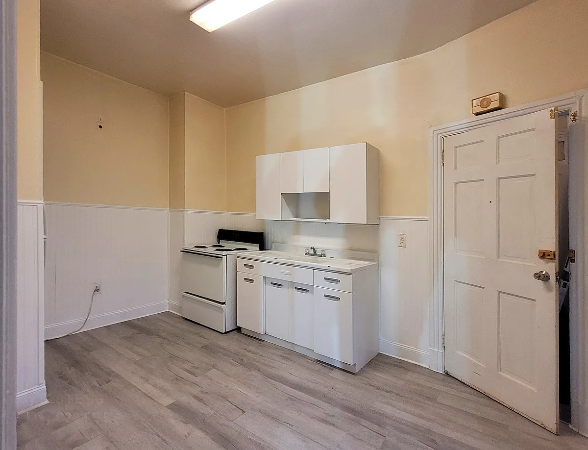 Bright, charming kitchen - 575 Locust St #2