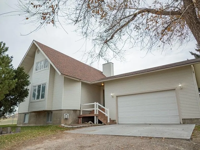 6187 S 45 E — Photo 2