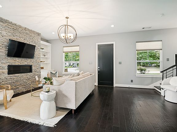 3rd image of 389 Jordan Farm Cir