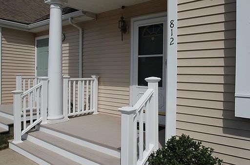 3rd image of 812 Thayer St