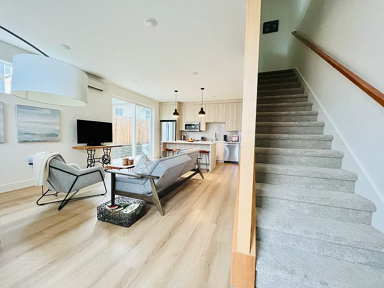 2832 SE Division St #2 — Photo 3