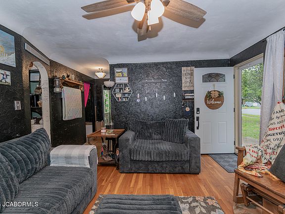 4th image of 510 W Franklin Ave