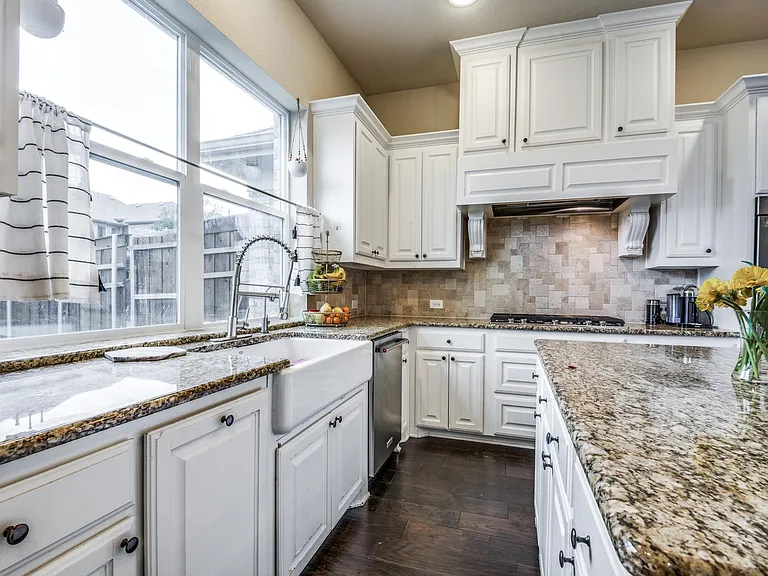 10404 Bartlett Dr — Photo 15