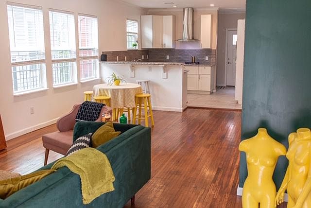 A view of the kitchen from the living room