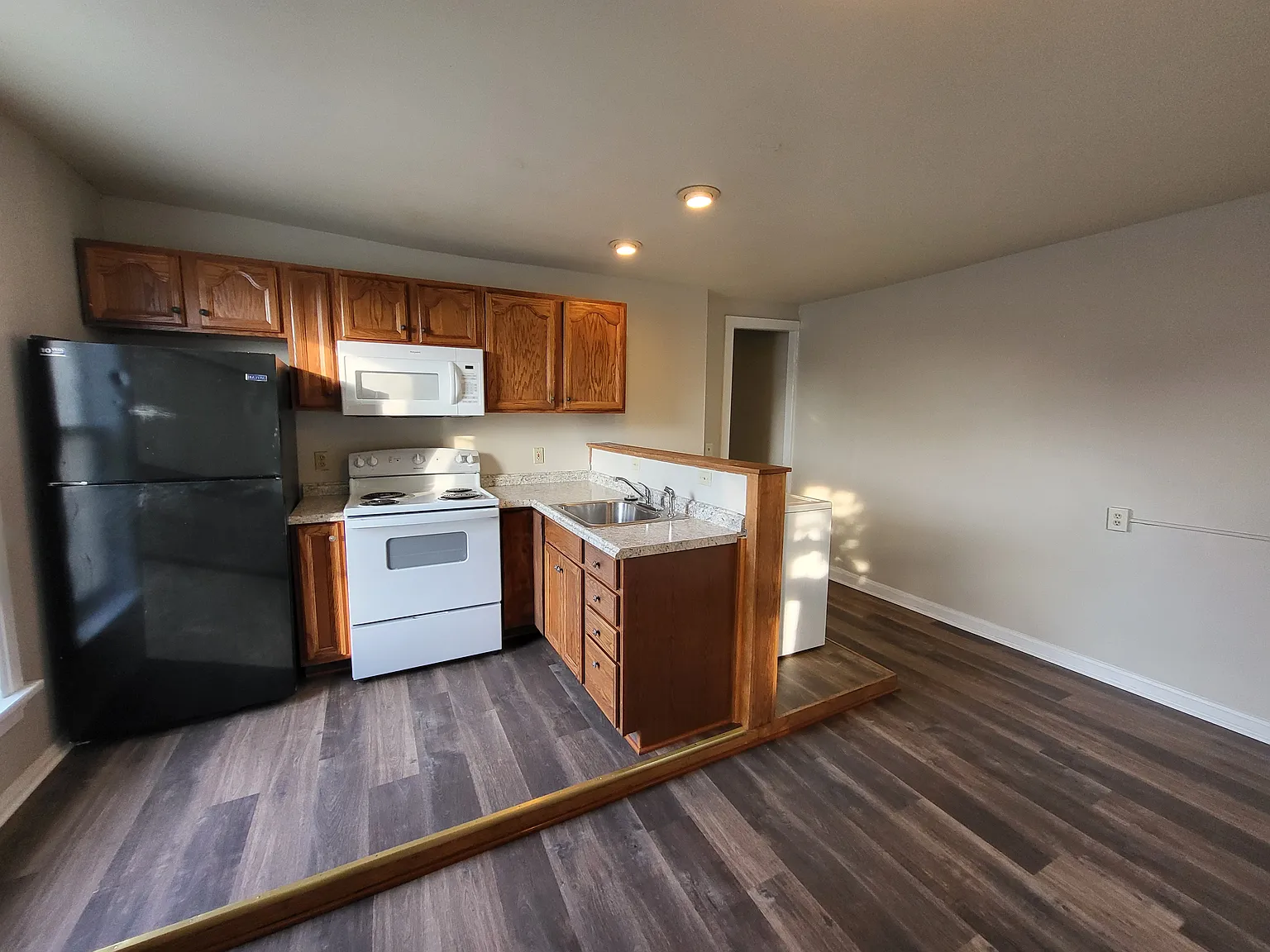 4 bed, 1300 sqft, $1,399 — Photo 2
