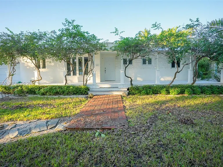355 Redwood Ln — Photo 10