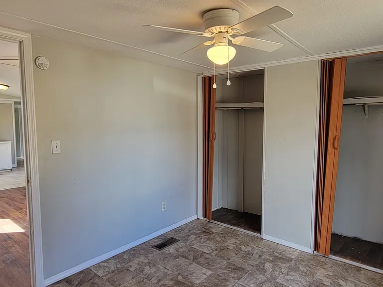 115 Linden Ln — Photo 16
