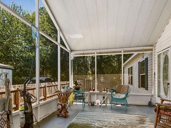 4th image of 7127 Beachwood Blvd