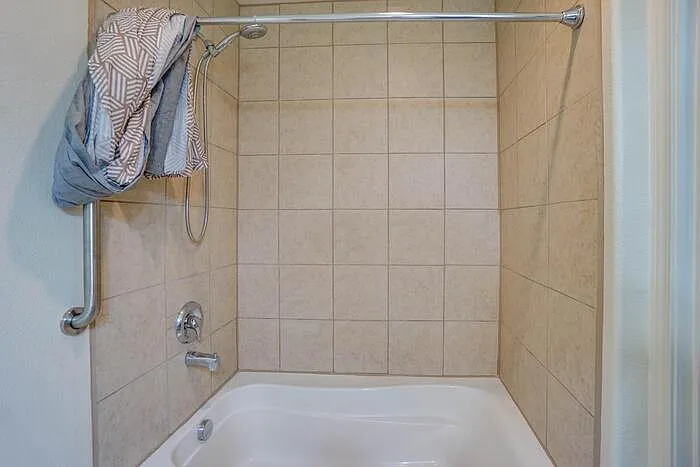 1821 NE 88th Cir — Photo 34