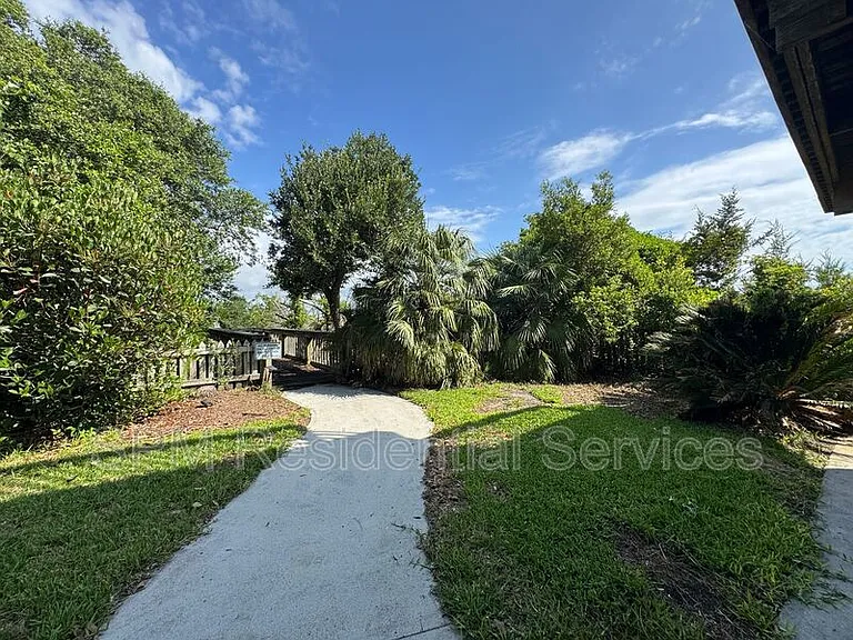 1154 Monroe Ln — Photo 38