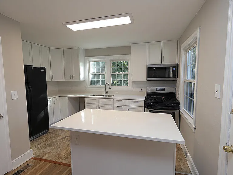 615 Arnette Ave — Photo 9