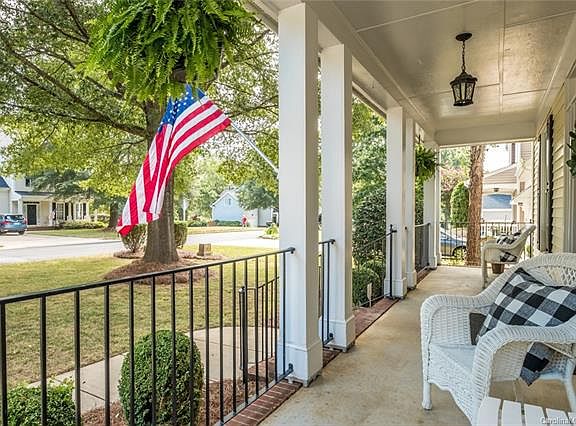 3rd image of 8448 Sandowne Ln
