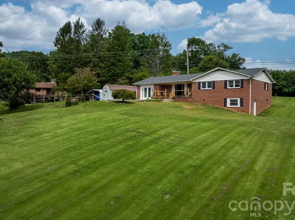 35 Glendale Dr, Spruce Pine, NC 28777