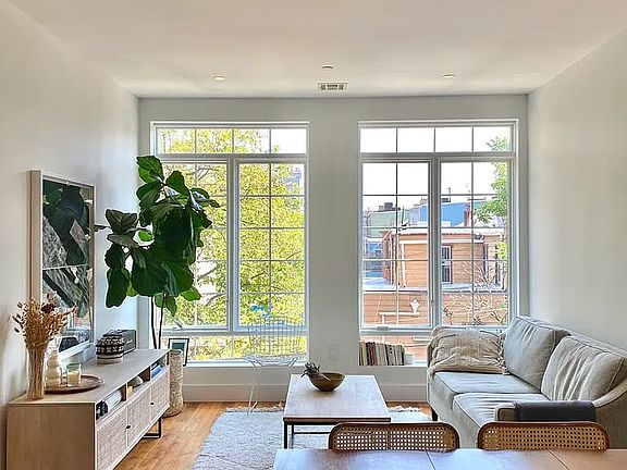 2nd image of 161 Jackson St APT 3