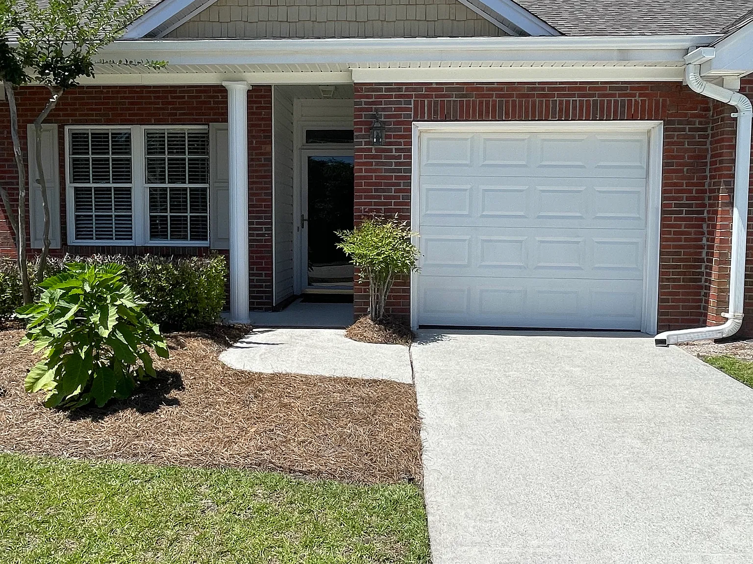 3 bed, 1200 sqft, $1,975 — Photo 1