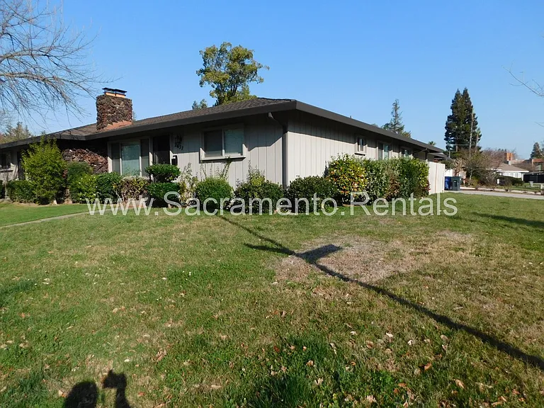 2637 Latham Dr — Photo 34