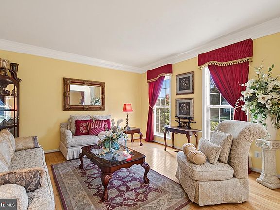 3rd image of 7754 Glade Ct