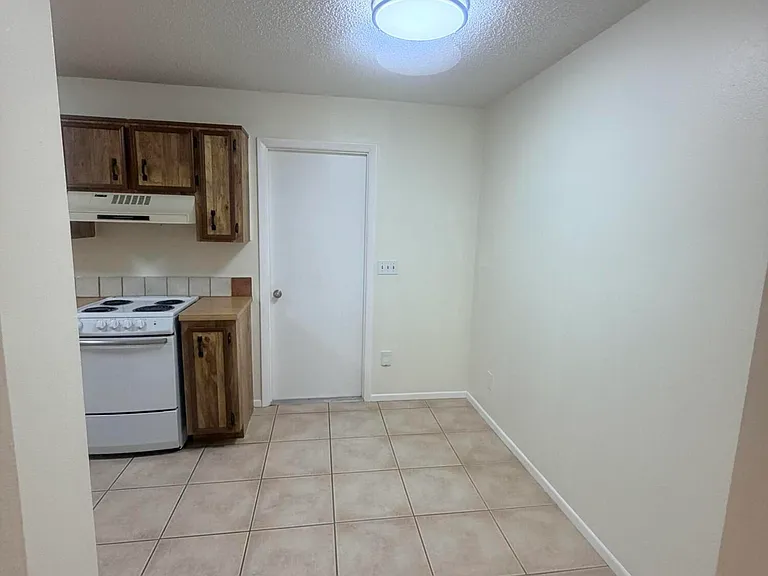 36 Elton St #B — Photo 6