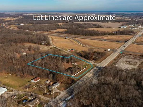 491 Oak Creek Trl, Mount Olive, IL 62069