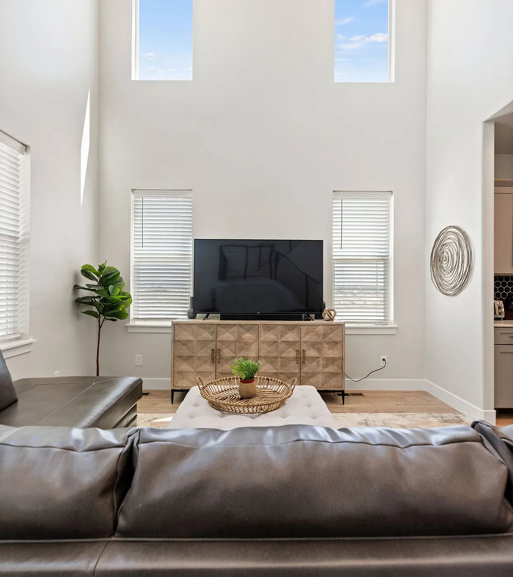 1 bed, 2350 sqft, $625 — Photo 3