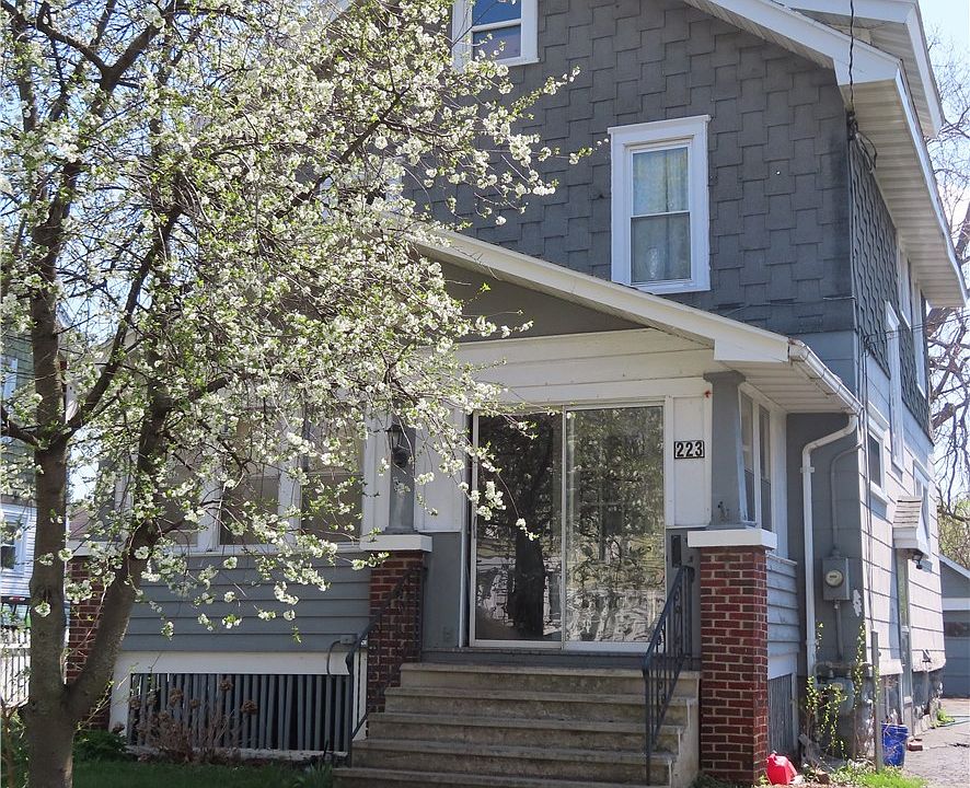 1st image of 223 W Heman St