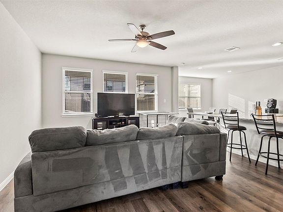 3rd image of 4831 Blue Jacaranda Way