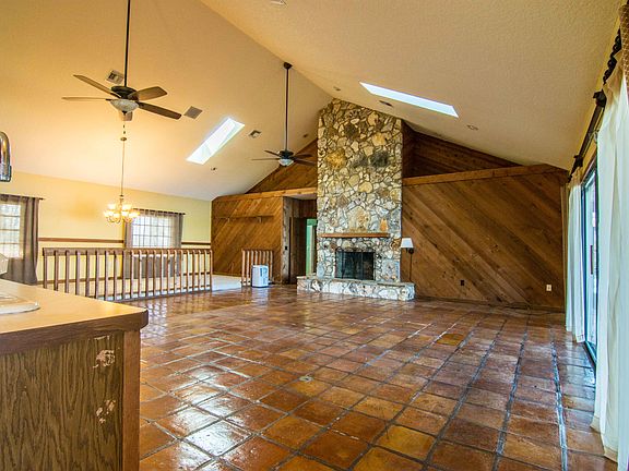 5th image of 895 Powhatan Dr