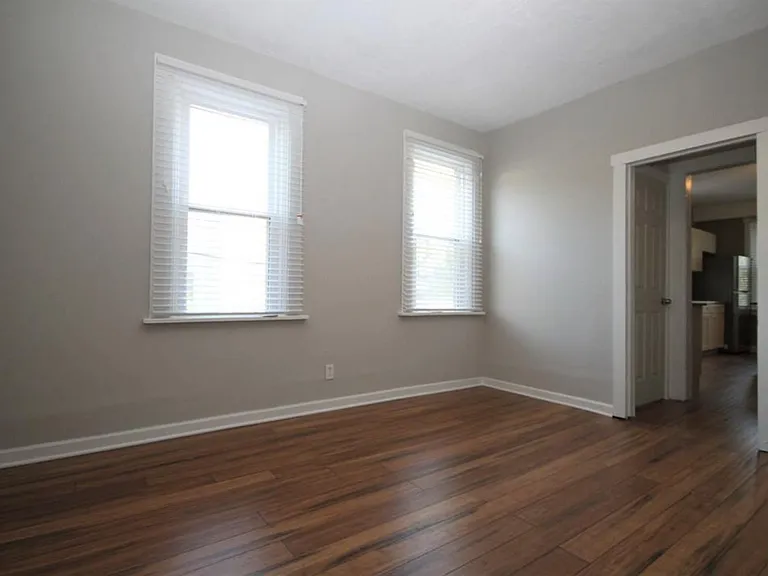 2115 W Wellington Ave #2R — Photo 3