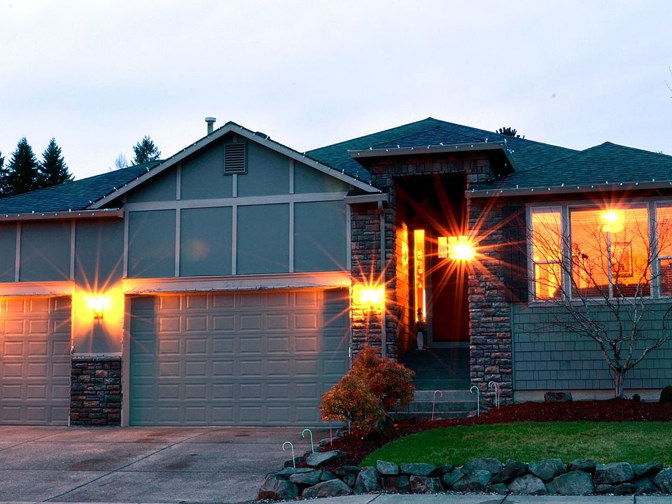 1st image of 557 E 17th Cir