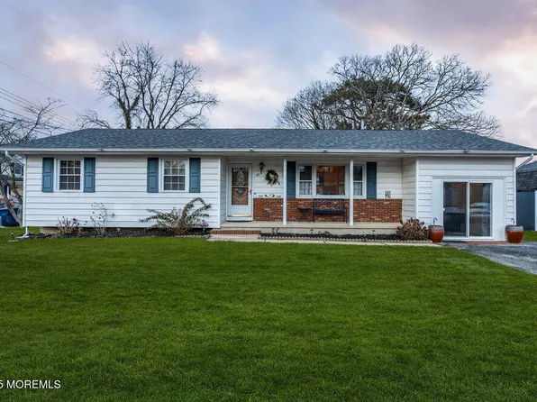 46 Bowline Street, Beachwood, NJ 08722