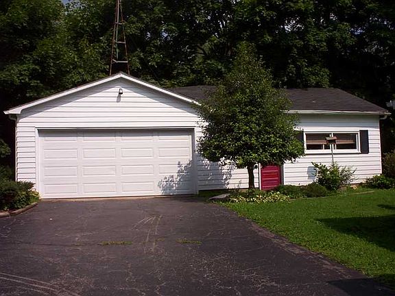 4th image of 879 S Buhl Farm Dr