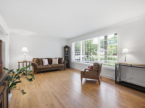 5th image of 2501 Robincrest Ln