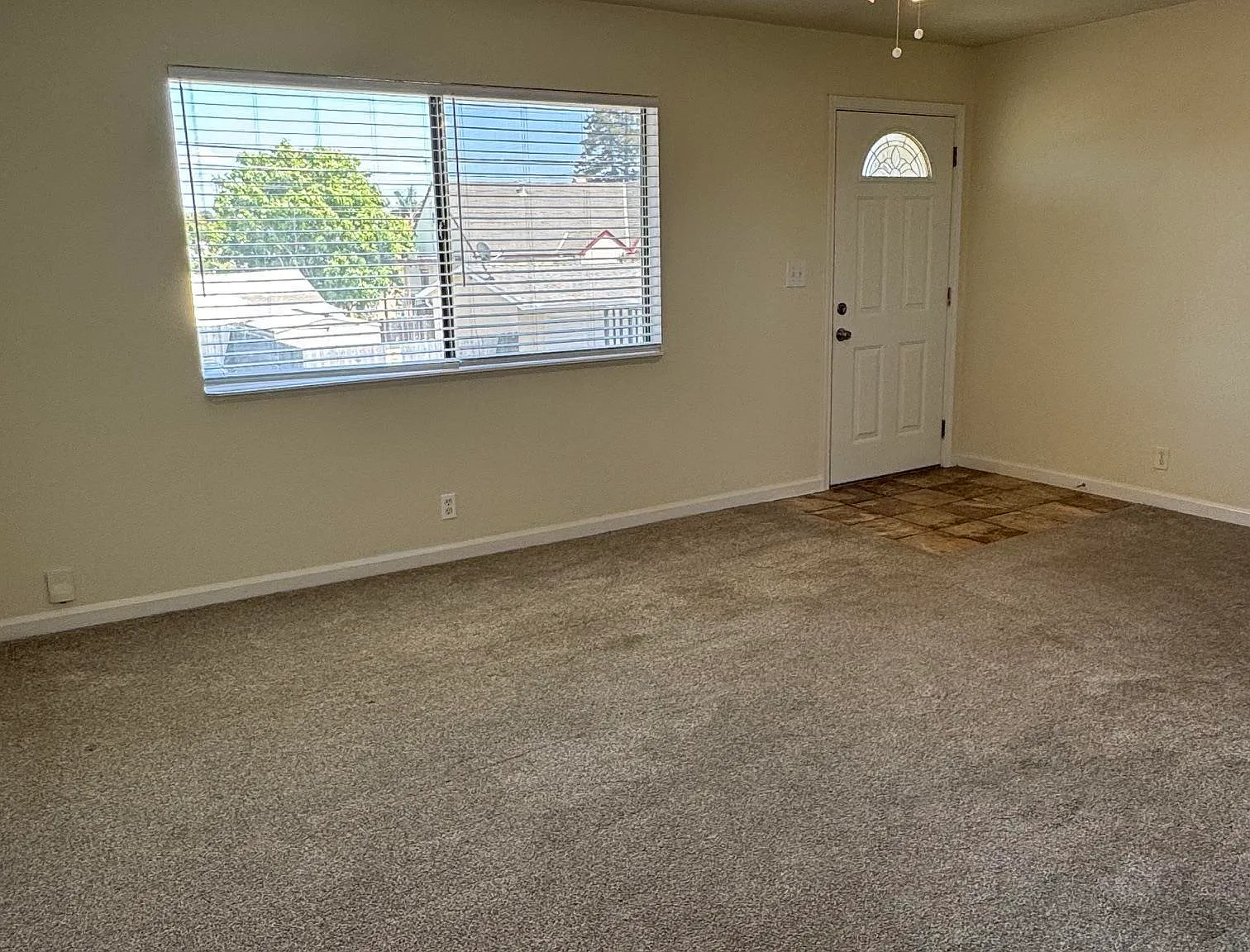 2 bed, 875 sqft, $2,350 — Photo 2