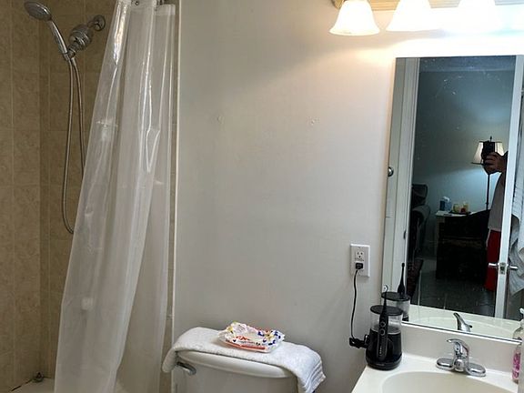 5th image of 2660 NE 8th Ave APT 317